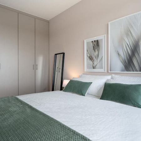Shs Homes-Luxe Highrise, 2 Bedrooms, Kitchen, Free Parking, Stunning View, Large Tarrasse, Workspace ハッセルト エクステリア 写真