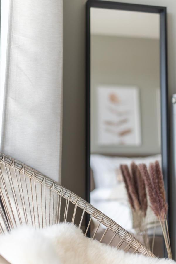 Shs Homes-Luxe Highrise, 2 Bedrooms, Kitchen, Free Parking, Stunning View, Large Tarrasse, Workspace ハッセルト エクステリア 写真