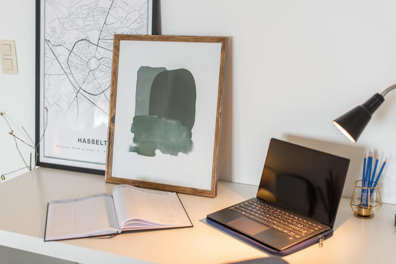 Shs Homes-Luxe Highrise, 2 Bedrooms, Kitchen, Free Parking, Stunning View, Large Tarrasse, Workspace ハッセルト エクステリア 写真