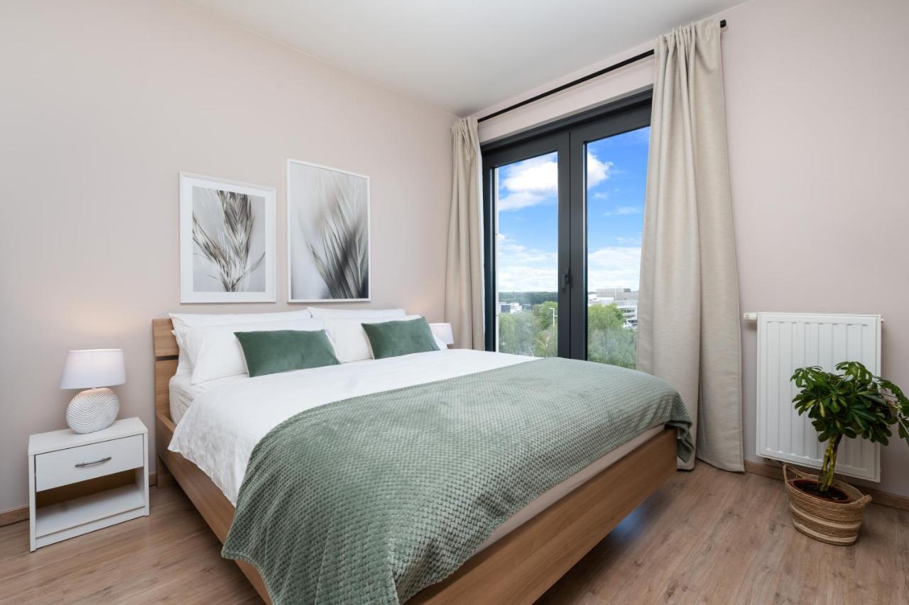 Shs Homes-Luxe Highrise, 2 Bedrooms, Kitchen, Free Parking, Stunning View, Large Tarrasse, Workspace ハッセルト エクステリア 写真