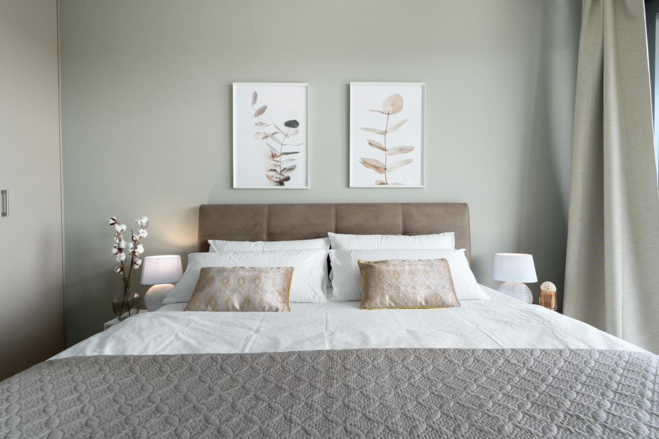 Shs Homes-Luxe Highrise, 2 Bedrooms, Kitchen, Free Parking, Stunning View, Large Tarrasse, Workspace ハッセルト エクステリア 写真