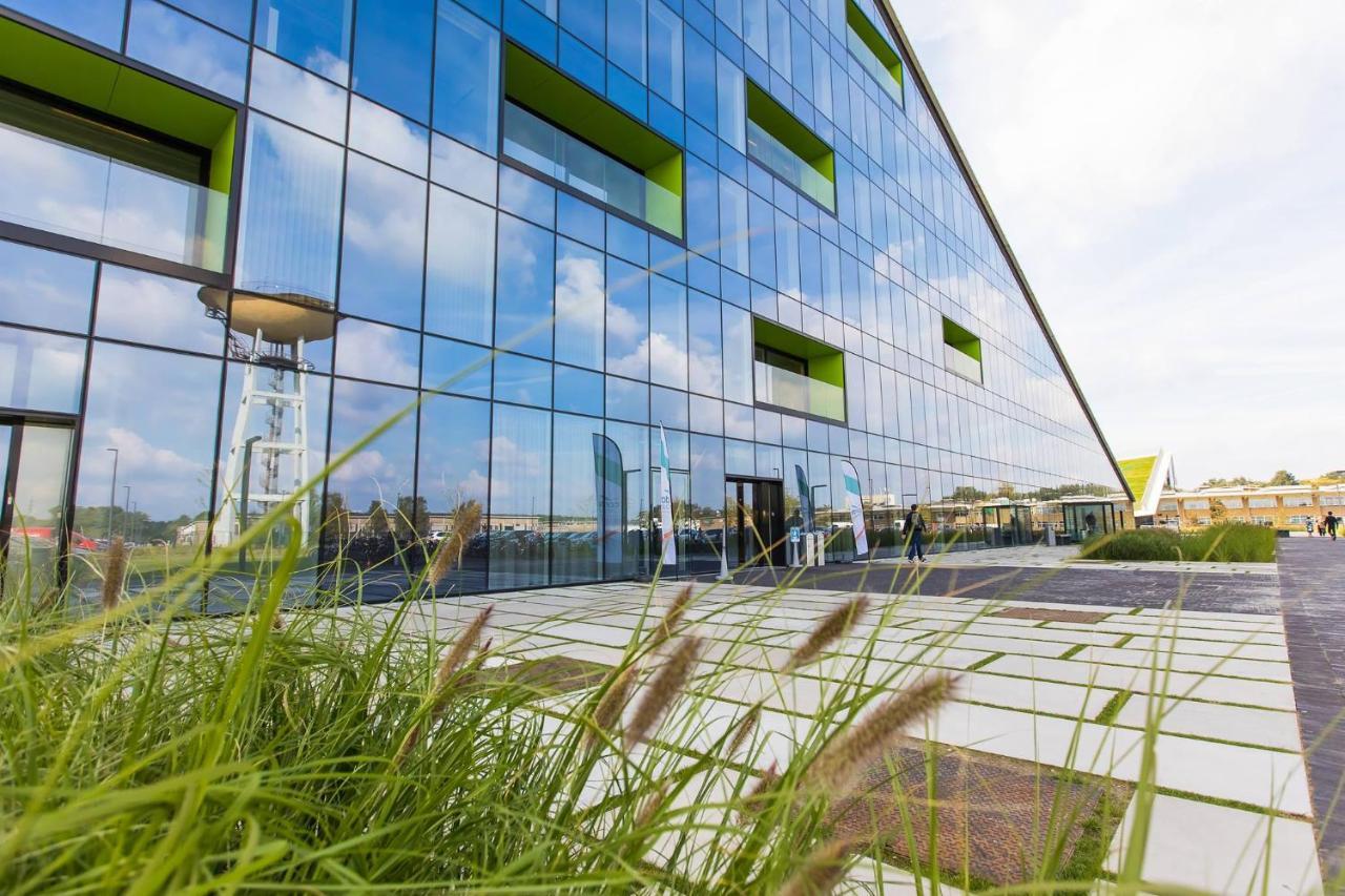 Shs Homes-Luxe Highrise, 2 Bedrooms, Kitchen, Free Parking, Stunning View, Large Tarrasse, Workspace ハッセルト エクステリア 写真