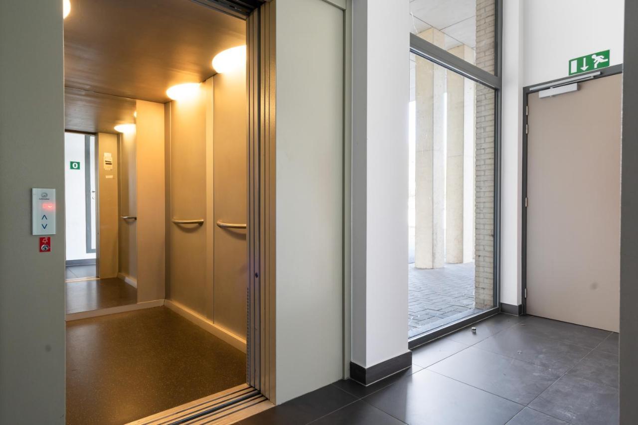 Shs Homes-Luxe Highrise, 2 Bedrooms, Kitchen, Free Parking, Stunning View, Large Tarrasse, Workspace ハッセルト エクステリア 写真