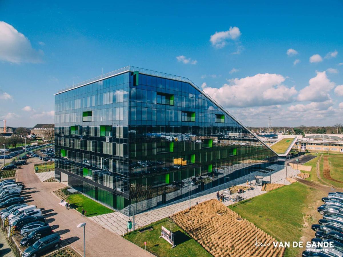 Shs Homes-Luxe Highrise, 2 Bedrooms, Kitchen, Free Parking, Stunning View, Large Tarrasse, Workspace ハッセルト エクステリア 写真